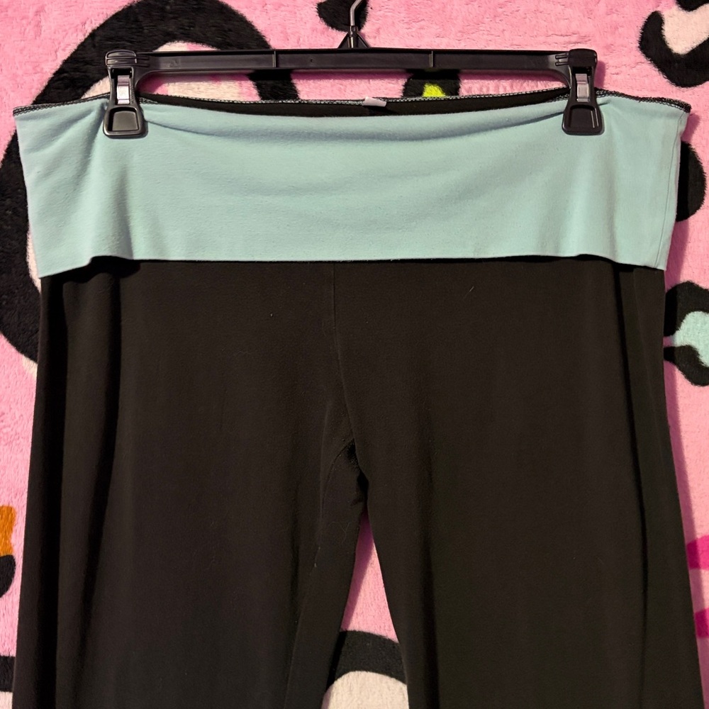 Victoria’s Secret fold over yoga pants - Picture 4 of 7